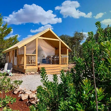 Glamping Ugljan Hotel Zara Esterno foto