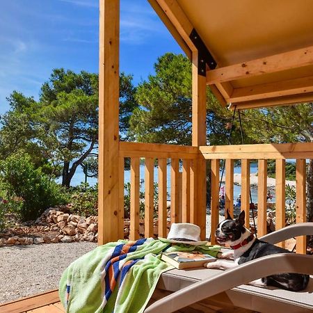 Glamping Ugljan Hotel Zara Esterno foto