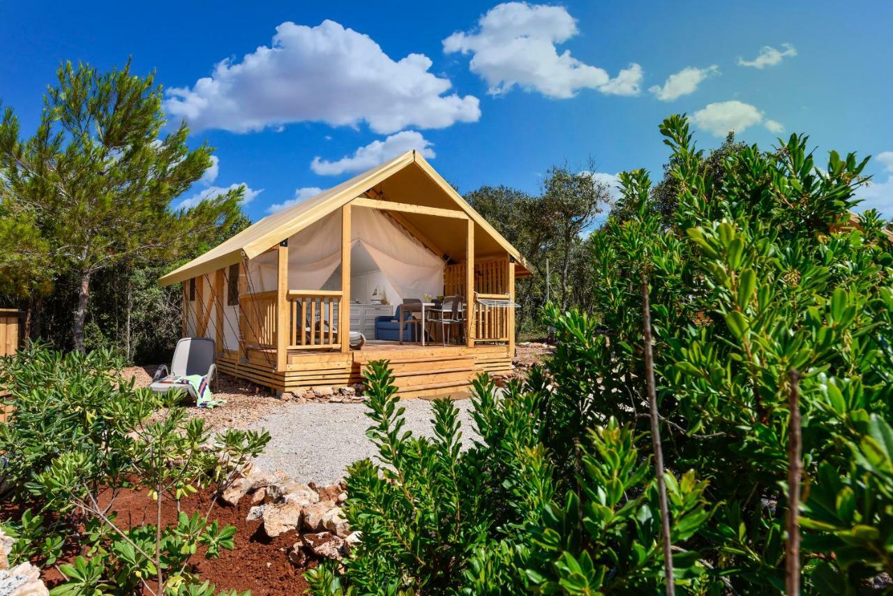 Glamping Ugljan Hotel Zara Esterno foto