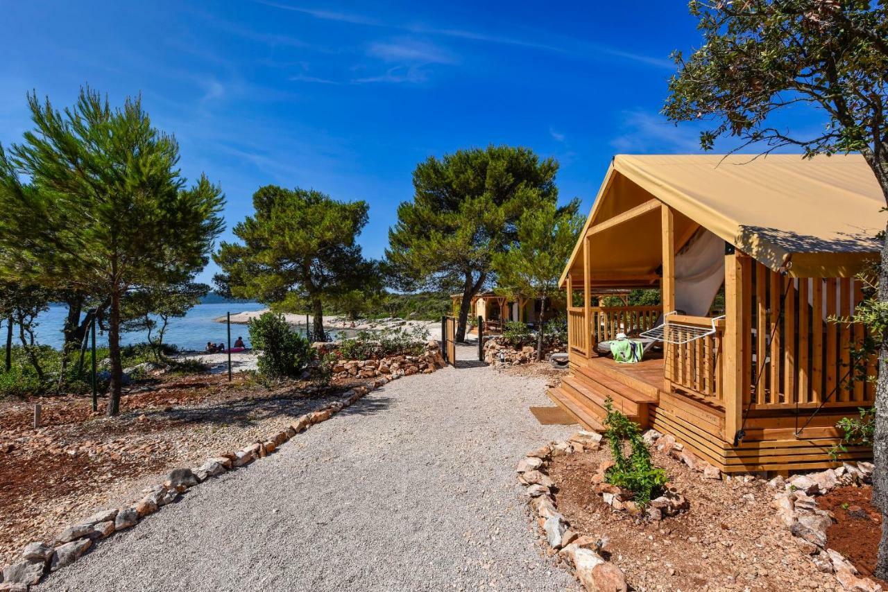 Glamping Ugljan Hotel Zara Esterno foto