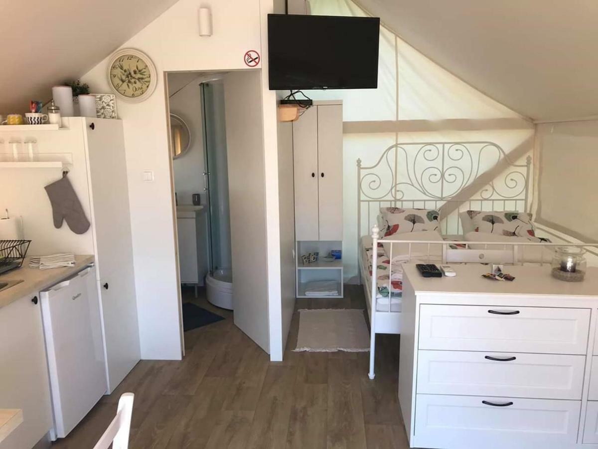 Glamping Ugljan Hotel Zara Esterno foto